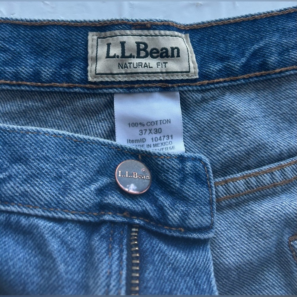 LL Bean Men’s Natural Fit Blue Jeans Size 37W x 30L
